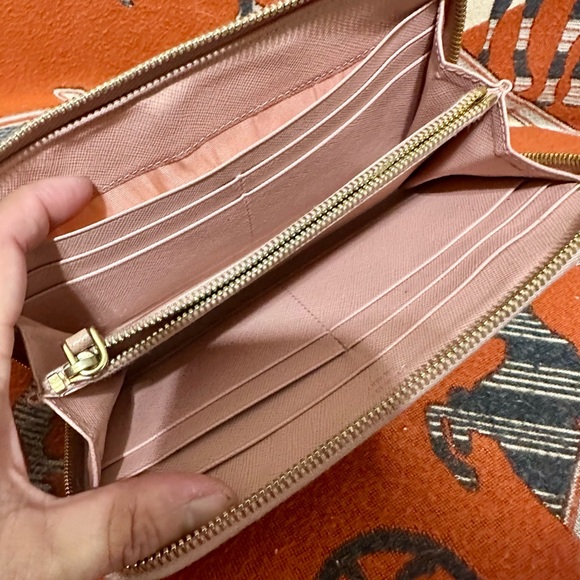 PRADA ❤️🌟BOW ZIPPY WALLET ⭐️ - Picture 5 of 8